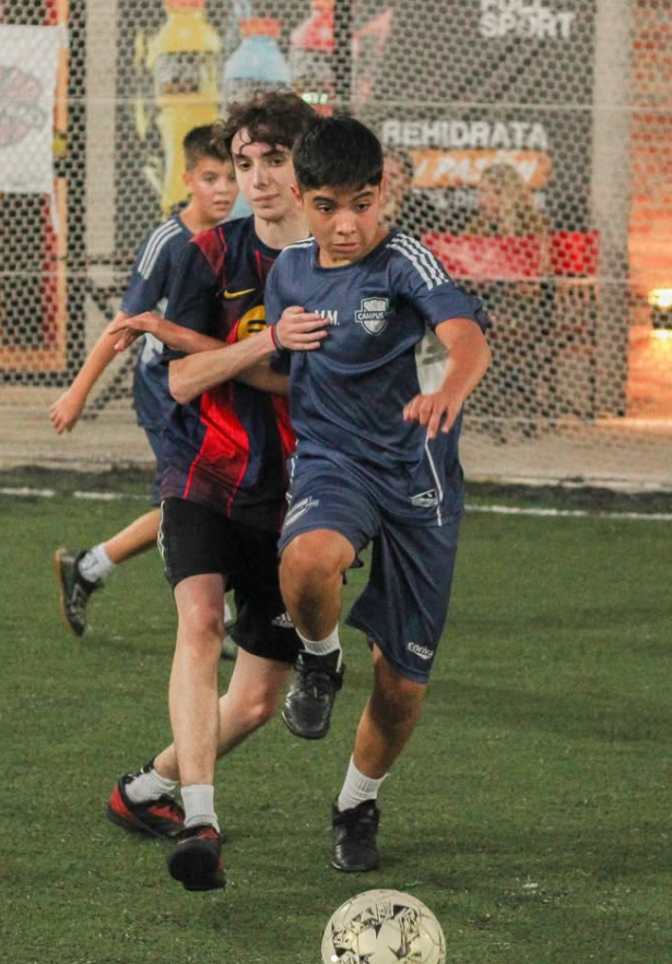 Fútbol juvenil en la cancha