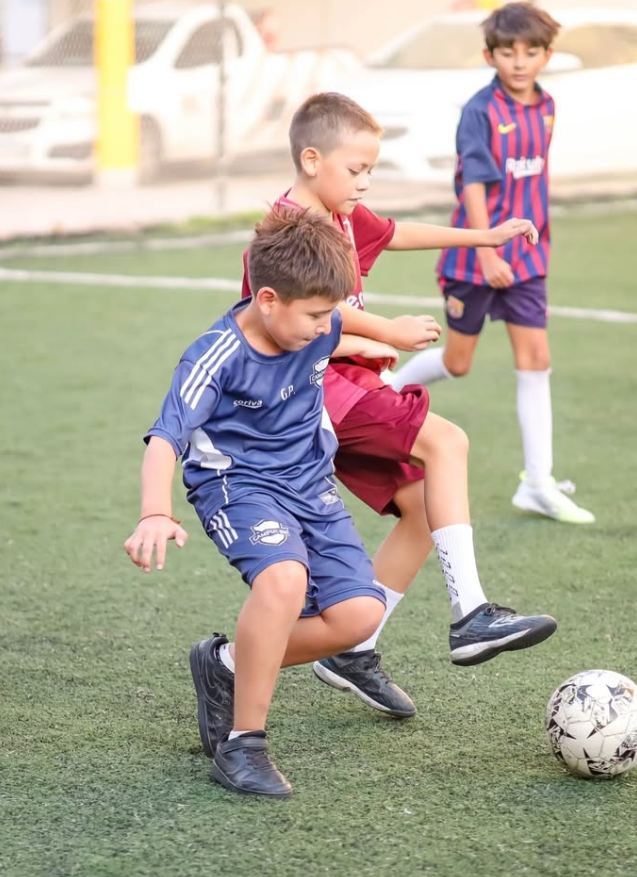 Chicos compartiendo un partido en CAMPUS RM